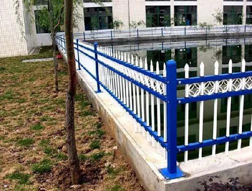 洛陽鋅鋼護(hù)欄